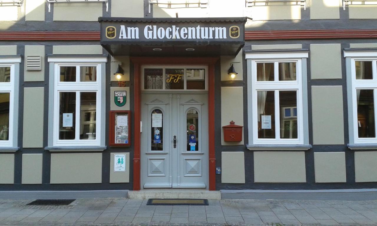 Hotel Am Glockenturm 뤼쇼우 외부 사진